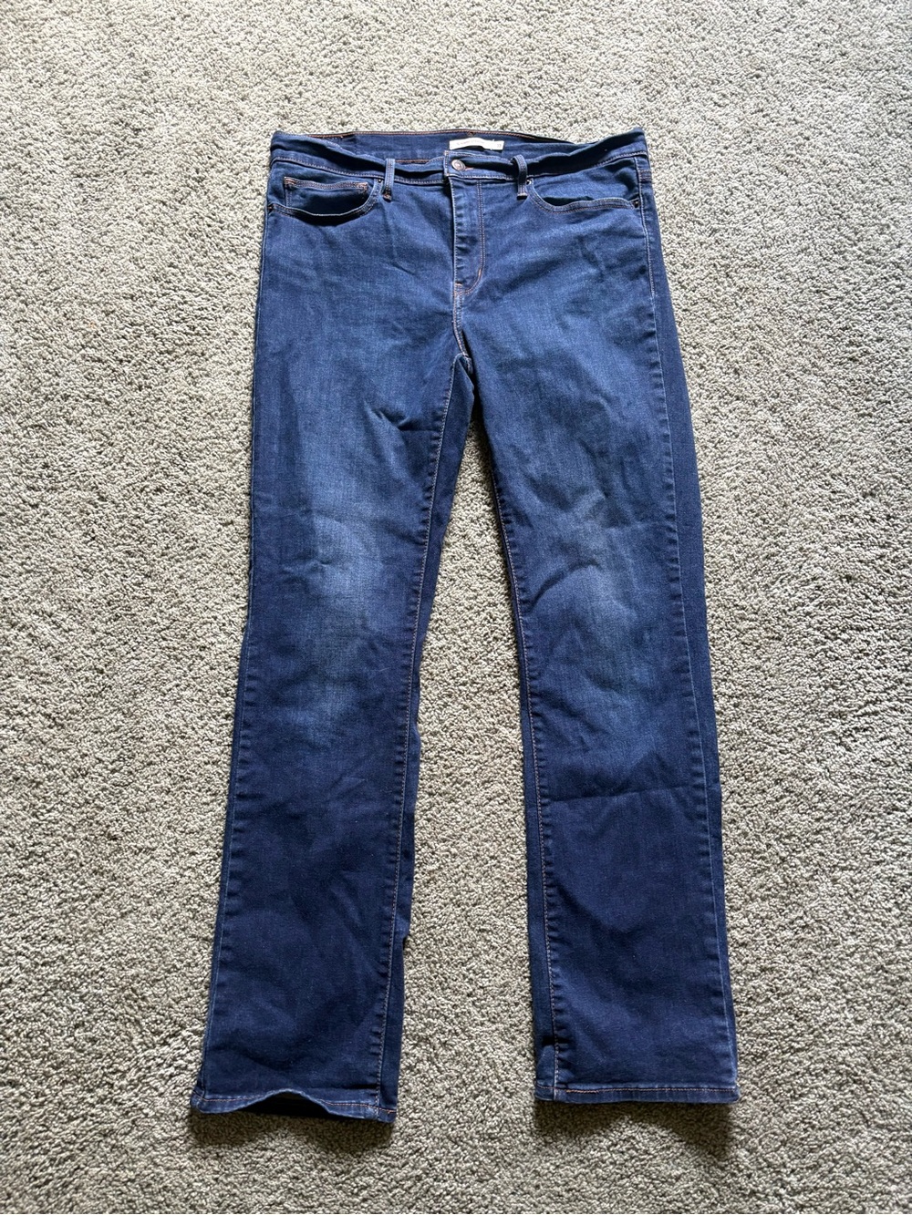 Levi’s Slimming Straight Jeans Womens Size 33 Mid Rise Denim